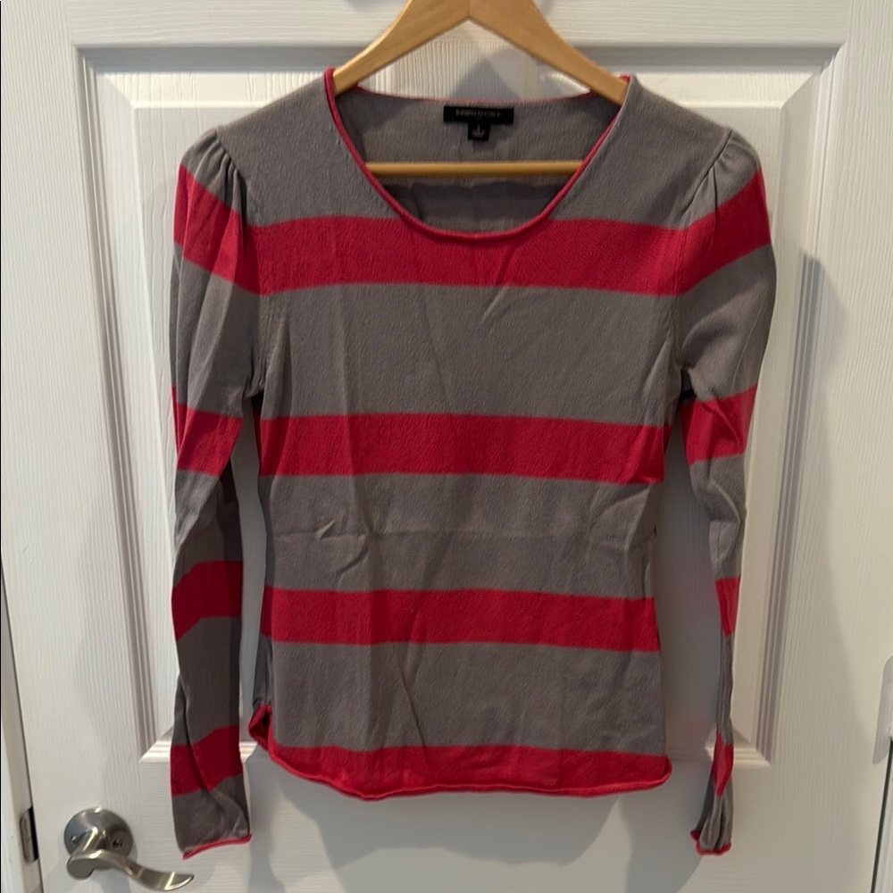 Banana Republic Gray and Red Fitted Long Sleeve Crew Neck Sweater